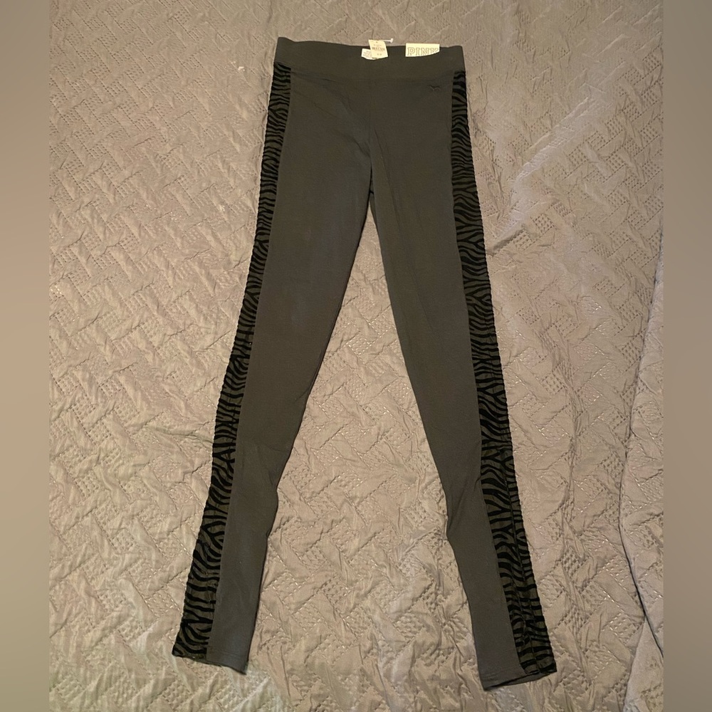 Brand new with tags . Victoria’s Secret size small black leggings
